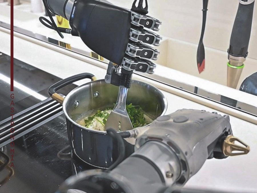 Olvídate de cocinar, Moley presenta un robot chef que prepara hasta 5 mil platos
