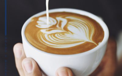 Café descafeinado o con cafeína: cuál elegir según lo que buscas y qué beneficios te aporta cada versión